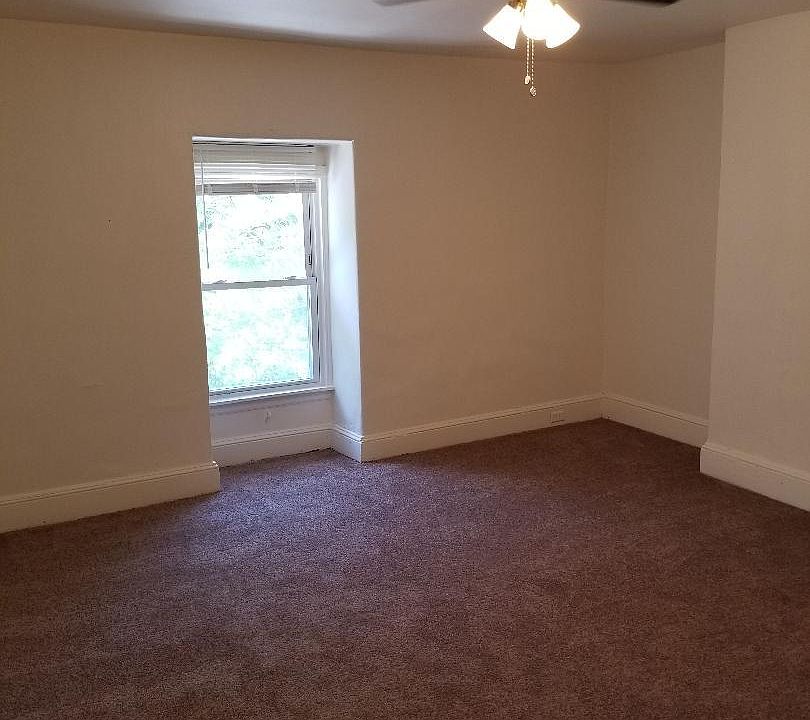 Large newly carpeted bedroom.