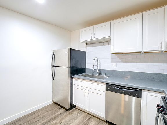 3rd image of 3245 W Avenue 32 APT 8