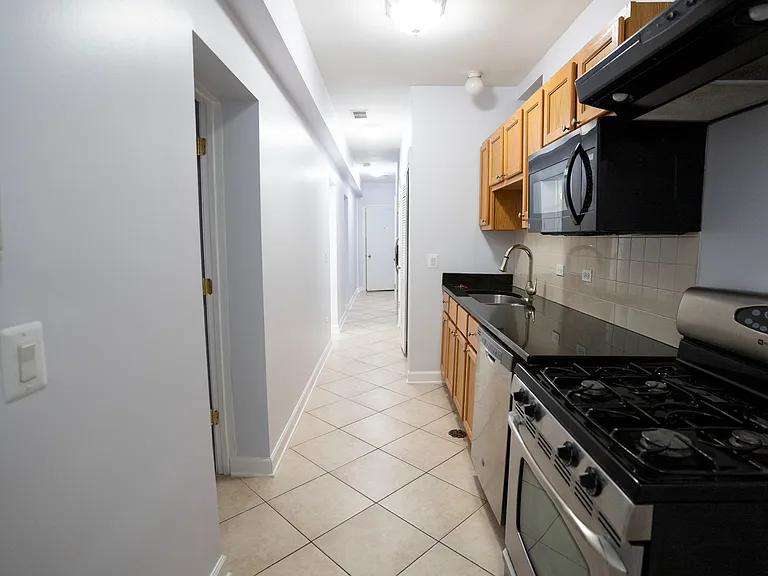 2416 N Greenview Ave #G — Photo 5
