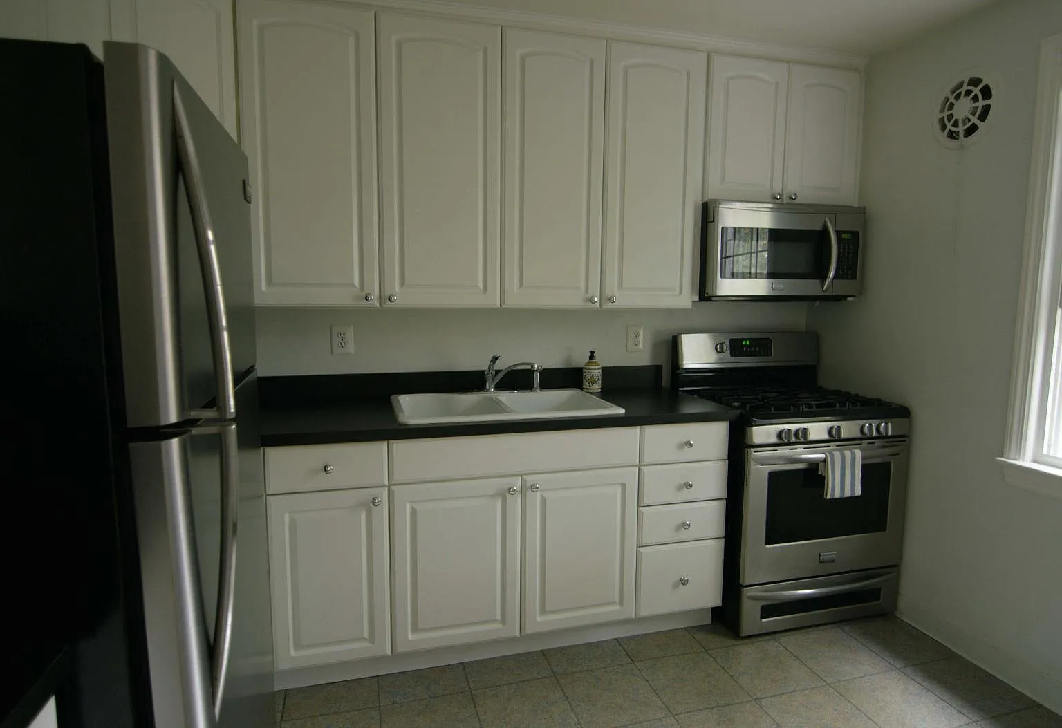 2 bed, 790 sqft, $1,875 — Photo 4