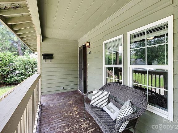 4th image of 4027 Bearwood Ave