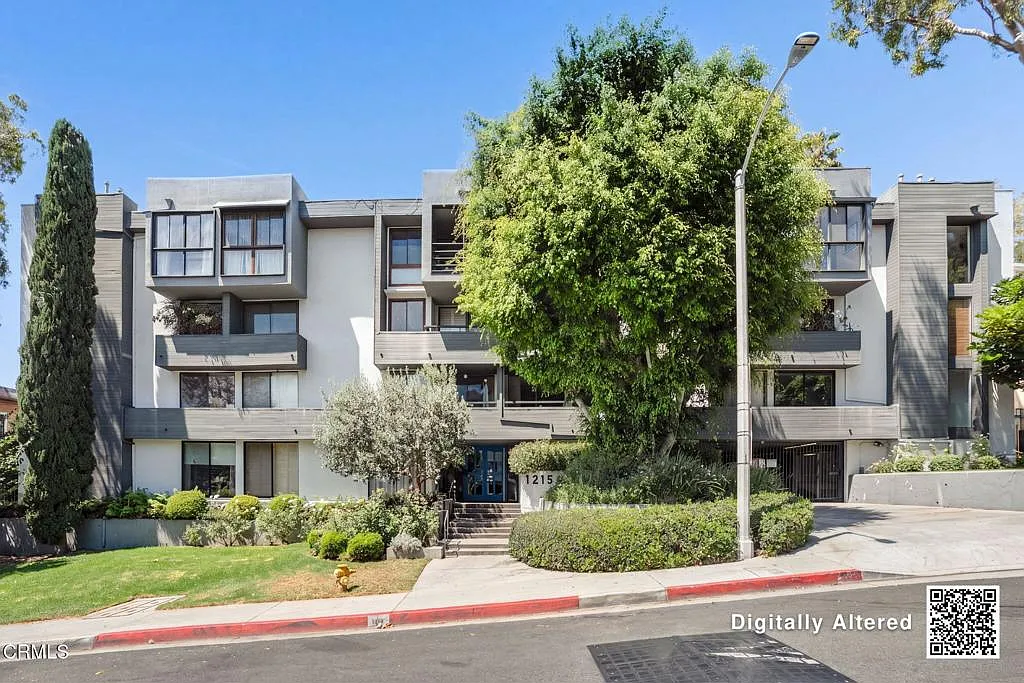 2 bed, 2.0 bath, 1122 sqft, $4,600 — Photo 2