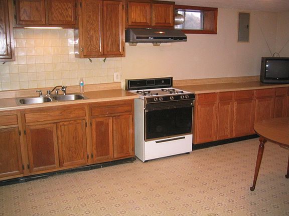 2nd Kitchen (downstairs)