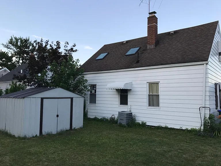 3246 Oakwood Dr — Photo 2