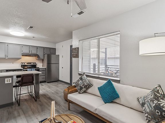 4th image of 30 Lincoln Ave #15