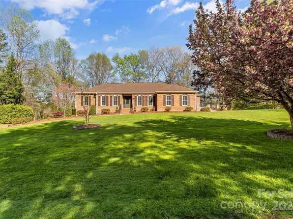 203 Lost Corner Rd, Morganton, NC 28655