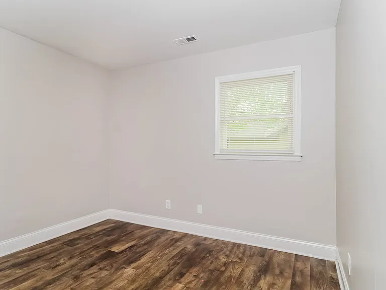 323 Huntsmoor Dr — Photo 11
