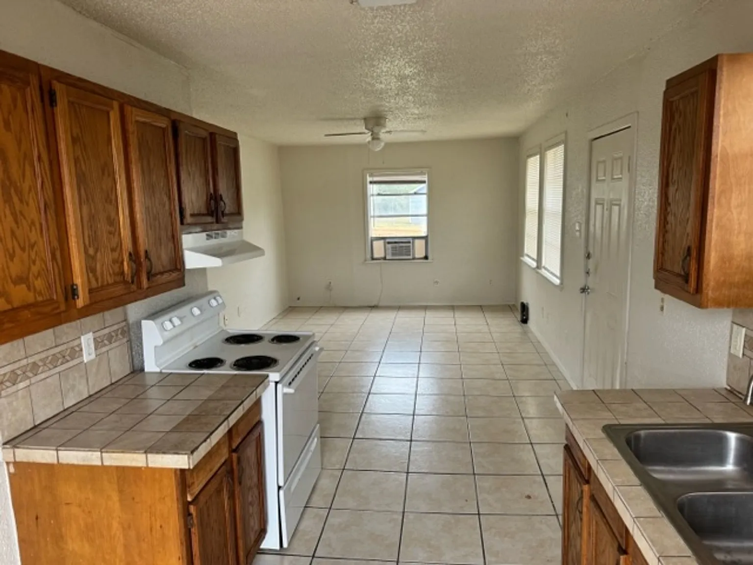2 bed, 672 sqft, $695 — Photo 3