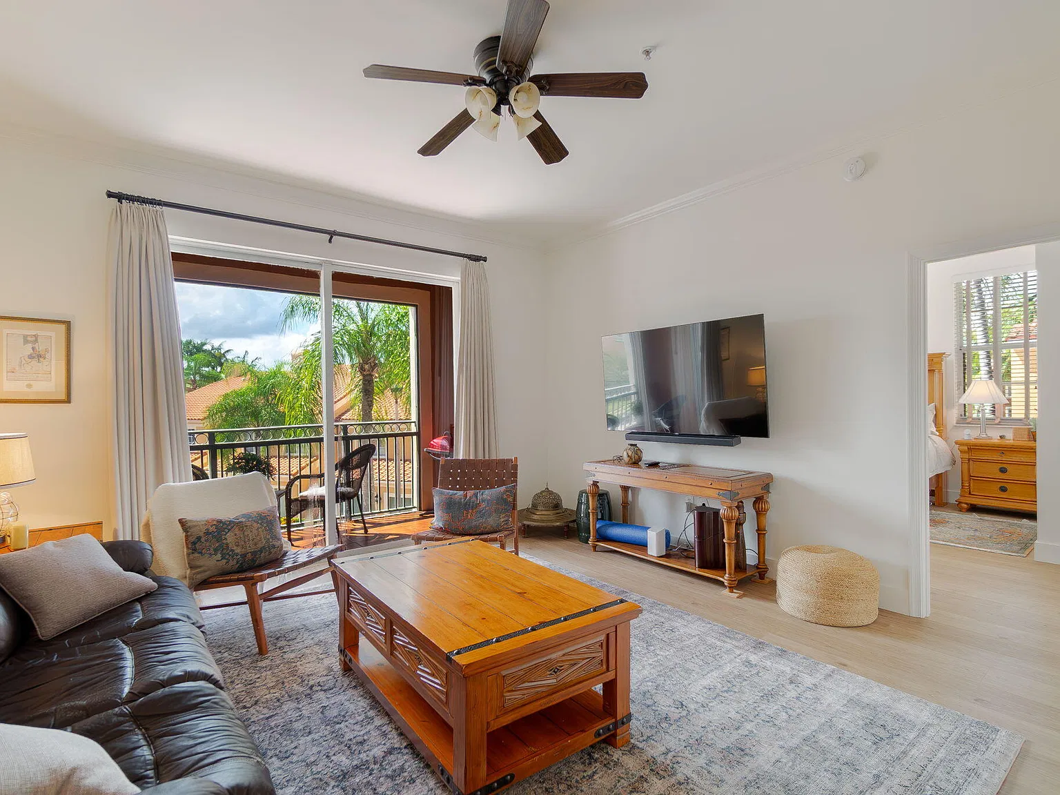 2 bed, 2.0 bath, 1174 sqft, $5,000 — Photo 3