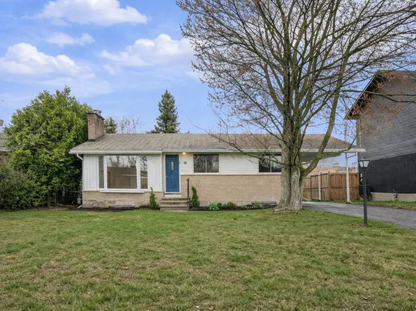21 Parkside Cres #B, Ottawa, ON K2G 3B6