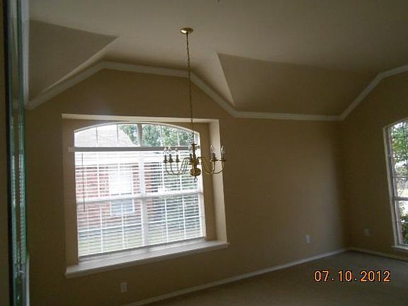4th image of 1005 Bellcrest Dr