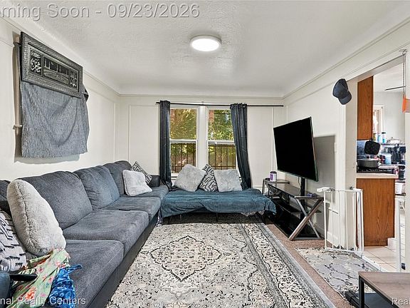 5th image of 8160 Robson St
