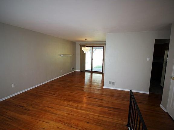 5th image of 294 Jean Dr