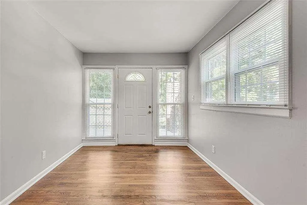 2 bed, 1.0 bath, 817 sqft, $2,500 — Photo 4