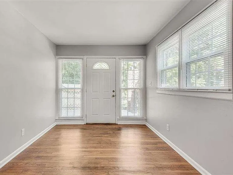 801 Marstevan Dr NE — Photo 4