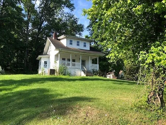 211 Grand Ave photo 1