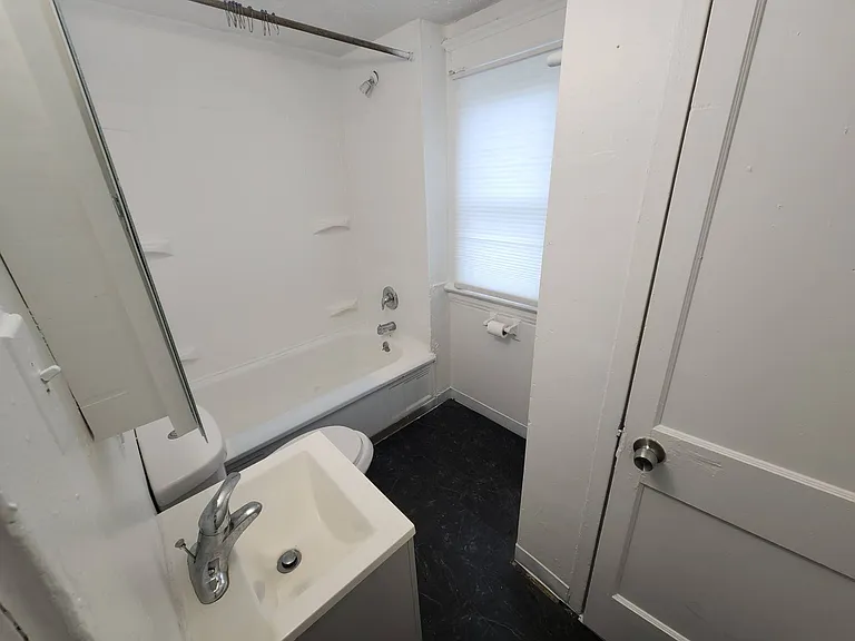 536 E 117th St Cleveland, OH 44108 — Photo 13