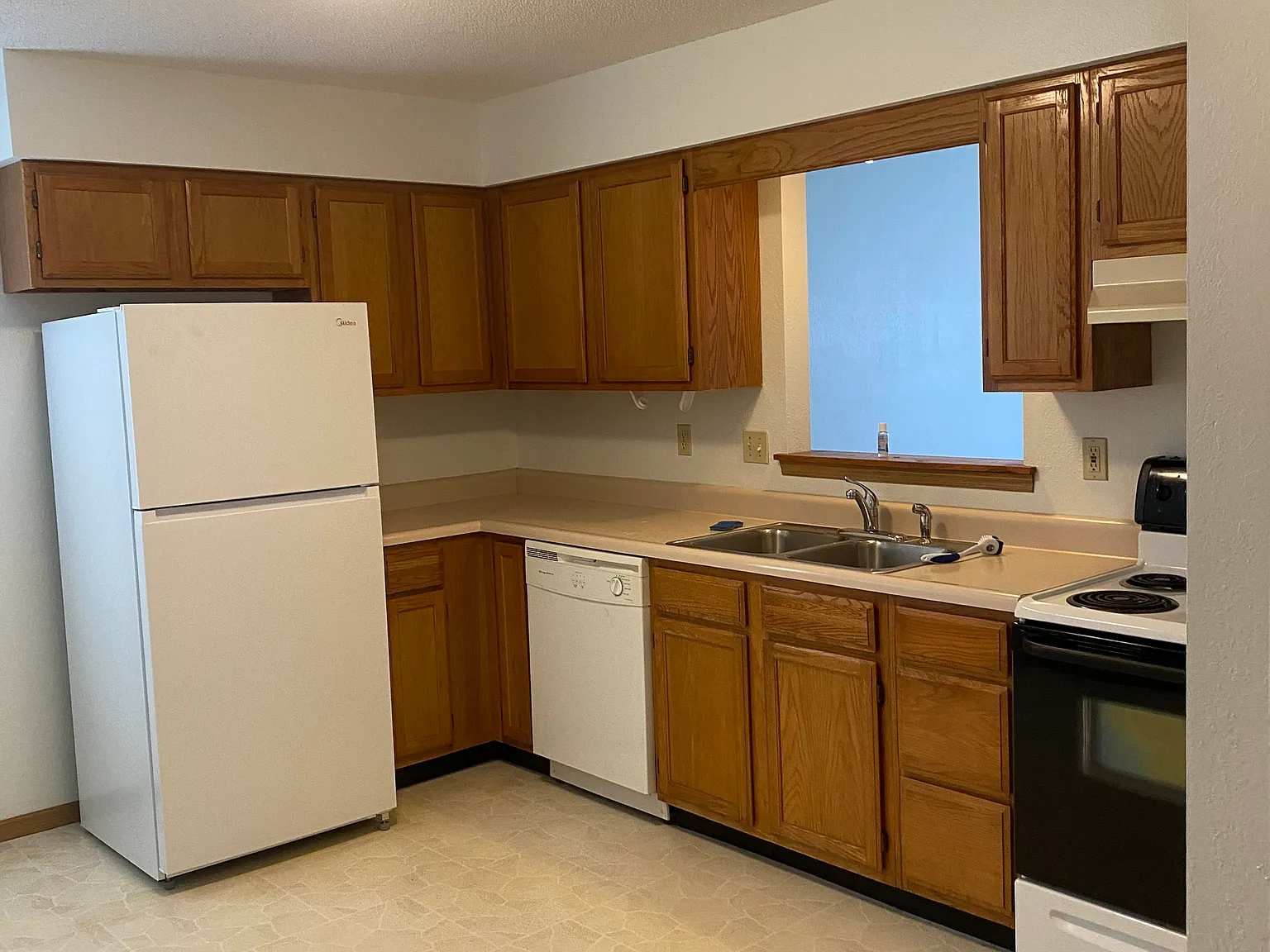 2 bed, 950 sqft, $900 — Photo 2