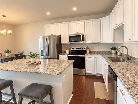 4th image of 633 Rhema Rd