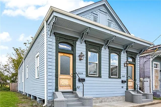 1537 Louisa St — Photo 1