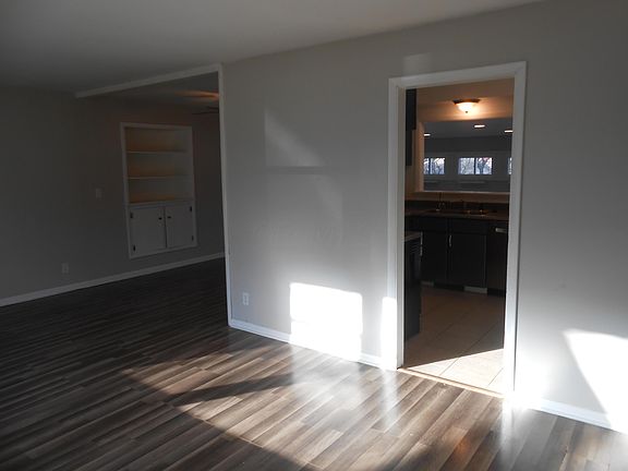 5th image of 73 Sunset Dr