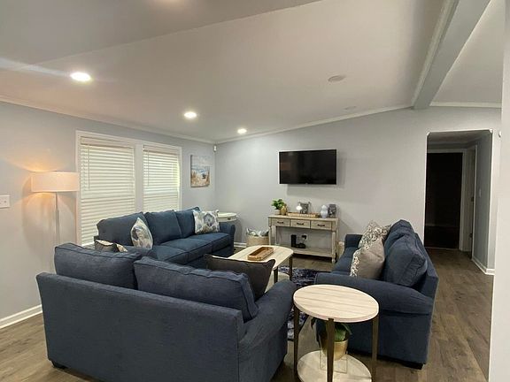 5th image of 490 Waverly Rd.