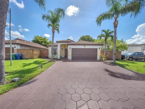 19573 NW 82nd Pl, Hialeah, FL 33015