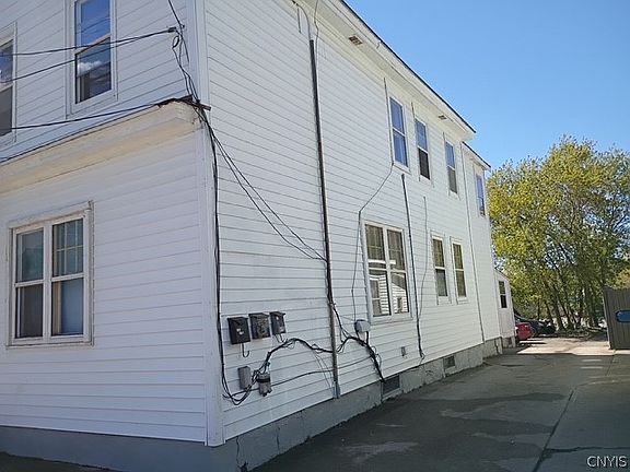 3rd image of 434 Main St