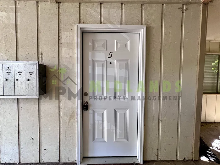 1208 Bush River Rd #F5 — Photo 2
