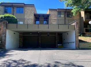 27333 Arborway Rd UNIT 50, Southfield, MI 48033