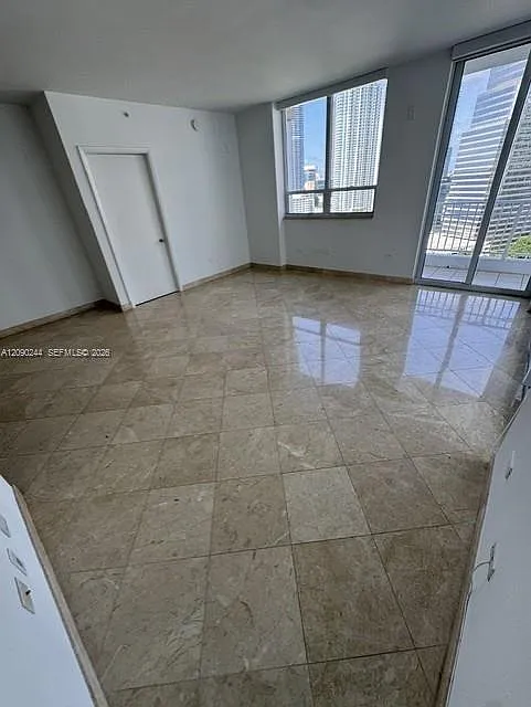 Courts Brickell Key Condo — Photo 3