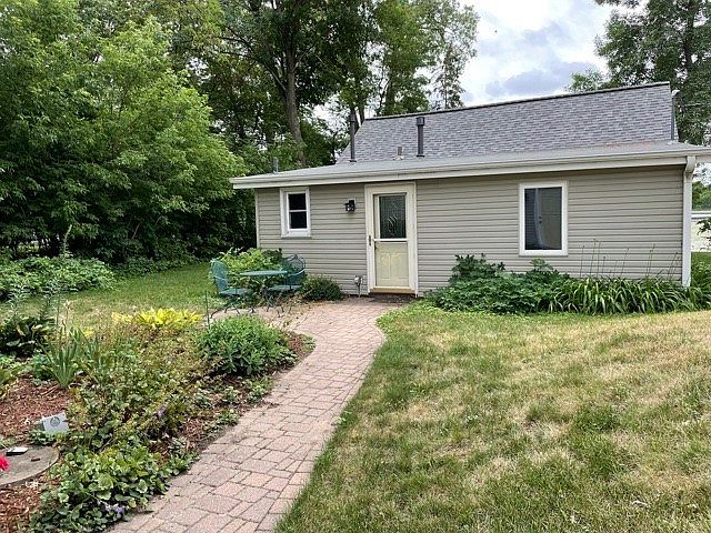1st image of 3402 Interlachen Dr NE