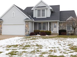 2100 Secretariat Ln, Saint Johns, MI 48879