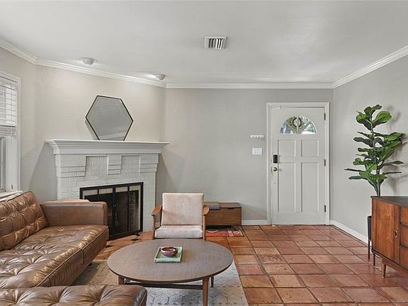 4th image of 208 Whittier Cir