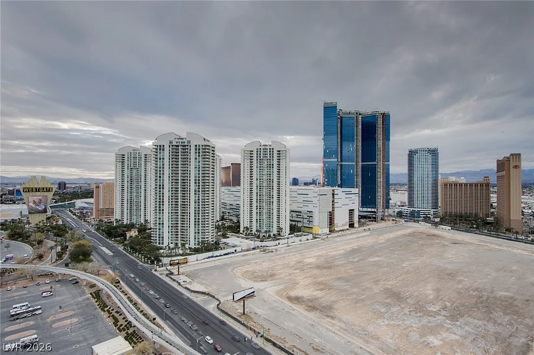 Turnberry Towers — Photo 1