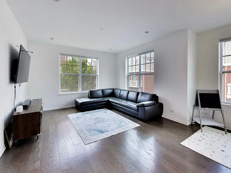 300 Capulina Ct — Photo 4