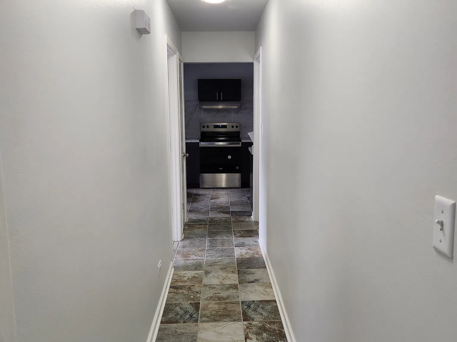 2 bed, 1000 sqft, $1,850 — Photo 1