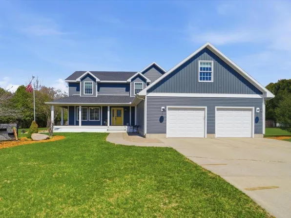 1010 7th St NE, Independence, IA 50644