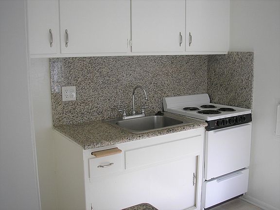 4th image of 18205 Roscoe Blvd