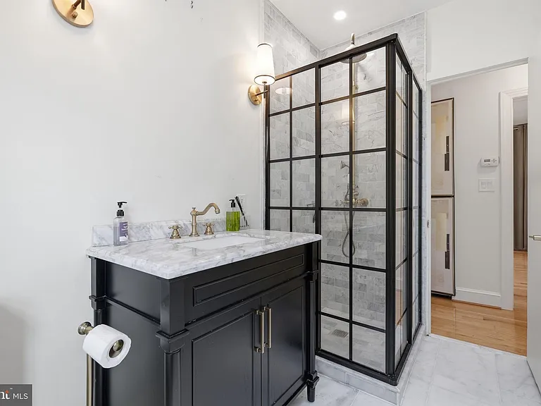 708 I St SE #A — Photo 25