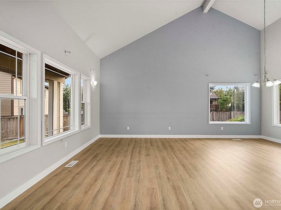 4th image of 778 Gracie Lane W