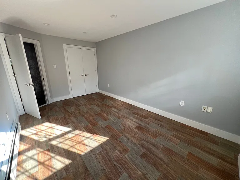 20-10 Hazen St #1 — Photo 8