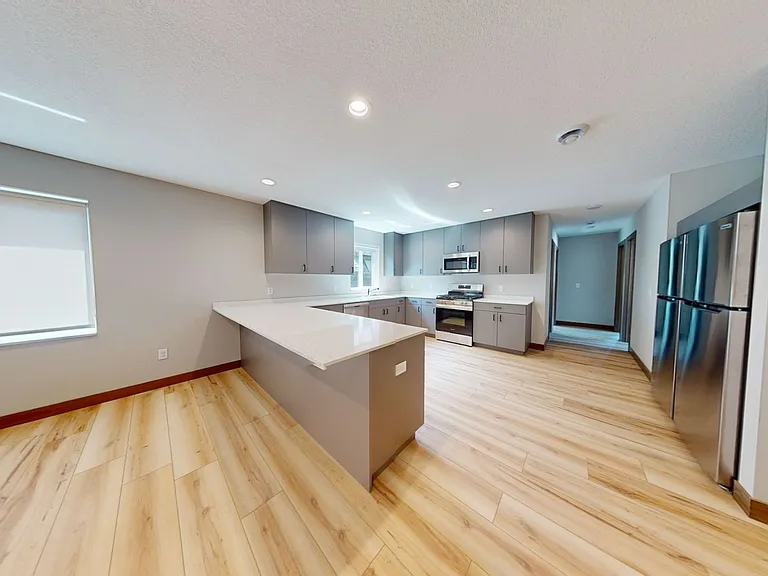 882 20th Ave SE — Photo 5