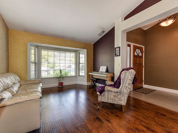 4th image of 1423 Valley Glen Dr