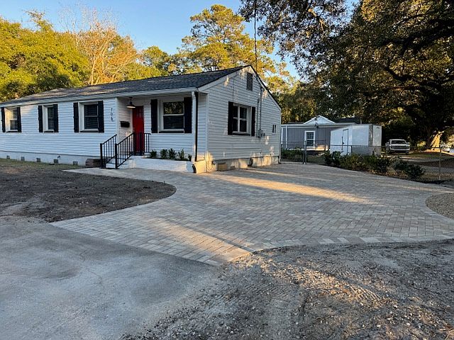1st image of 706 W Harrison Rd