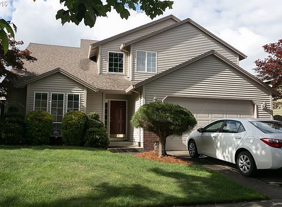 2nd image of 1215 NE Maureen St