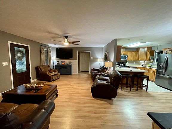 2nd image of 1518 Warren Cir N