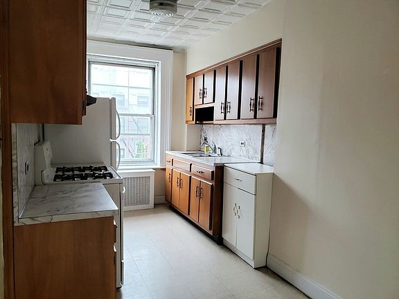 4th image of 113 1st Pl APT 4