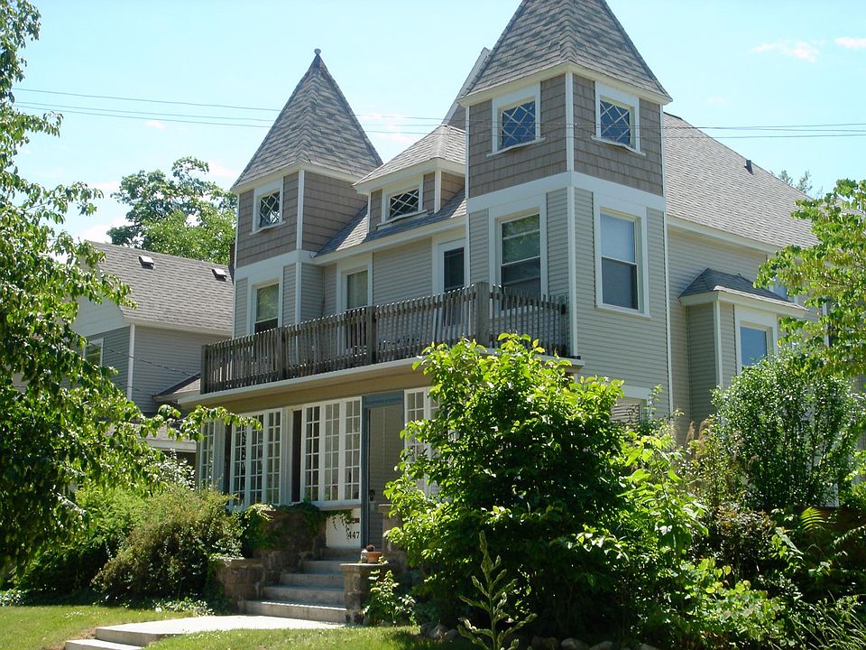 View from street. Lots of character!