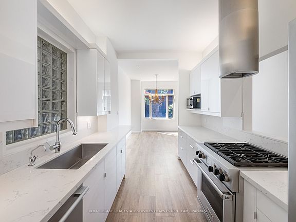 5th image of 60 Boswell Ave